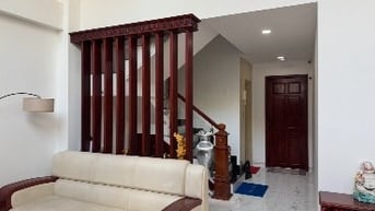 Nhà bán 7 phòng ngủ, thang máy điện 3 pha tiện nghi đầy đủ