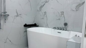 Bán nhà mới full nội thất 4 ngủ, gần ô tô đỗ