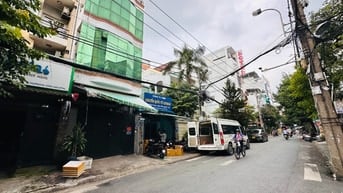 Bán nhà mặt tiền đường Thành Thái, P14, Quận 10. DT: 4.1x33m, DTCN:82