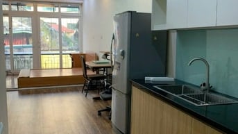 Cho thuê nhà số 100 phố Lò Đúc, giữa trung tâm thành phố, tầng 3, 23m2