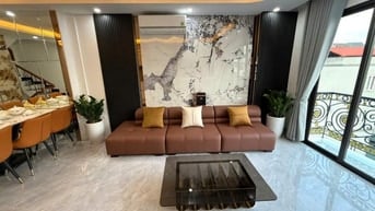 BÁN GẤP NHÀ 6  TẦNG THANG MÁY– PHỐ NGỌC TRÌ - TIỆN ÍCH BẠT NGÀN - GIÁ 