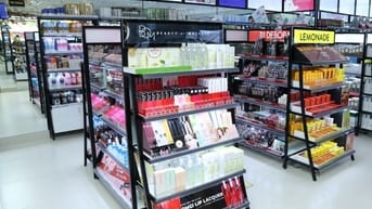 Tuyển Gấp Lao Động Phổ Thông Trực Quầy, Sắp hàng , Đóng Gói sản phẩm  