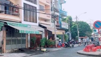 CHO 1 NỮ THUÊ TẦNG 1 CÓ BAN CÔNG