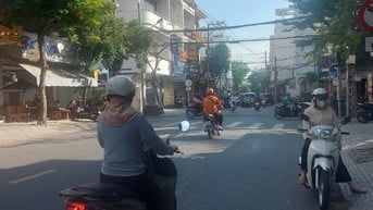 BÁN NHÀ GẤP  MẶT TIỀN BÀU CÁT, Đối diện chợ - Vị trí Hiếm có