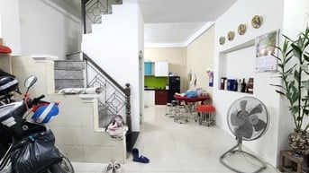 BÁN GẤP NHÀ PHỐ TRẦN THÁI TÔNG - CẦU GIẤY 45m 7.95ty Ở NGAY NGÕ BAGAC
