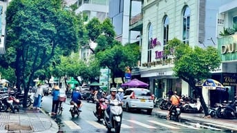 Mặt tiền ngang 16m đường Ngô Quyền Q5, 16x18, 3 tầng, chỉ 80 tỷ TL