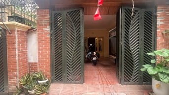 Chủ gửi bán. Nhà dân xây. 110m2. 4 tầng. 8m mặt tiền. Ô tô đỗ cổng
