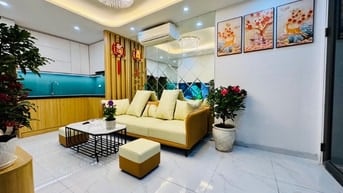 Hàng Hiếm tại Hai Bà Trưng, 30m2, 5 tầng, 6,25 tỷ, 3 bước ra oto