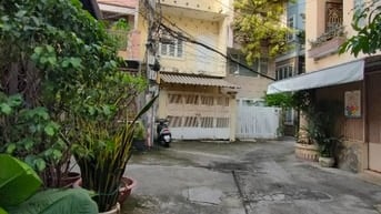 Chính chủ cho thuê nguyên lầu 1 nhà Nguyễn Hiền P.4 Quận 3