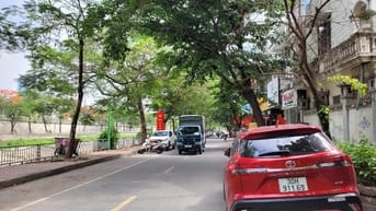DUY NHẤT! Quận Cầu Giấy phố Nguyễn Khang Ngõ thông 30m 5 tầng 4m mặt t