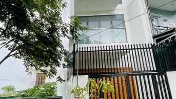 Nhà đẹp, sổ riêng, công chứng ngay, đường 8m liền kề Vinhomes Quận 9.
