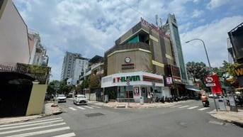 Góc 2 MT 21 Nguyễn Văn Thủ - Phan Kế Bính, Quận 1, DT 9×15m, 4 Tầng