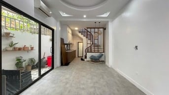 NHÀ MỚI - LÔ GÓC - THOÁNG SÁNG - Ô TÔ SÁT NHÀ - NGÕ ĐẸP 42M2 GIÁ 6,9ty