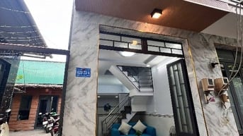 Nhà bán Gần bến xe Quận 8-DT-3m x 7m)-1 trệt 1 lẩu)2 PN-1 toilet 