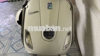 Bán xe vespa màu trắng, bs thành phố, nữ chạy