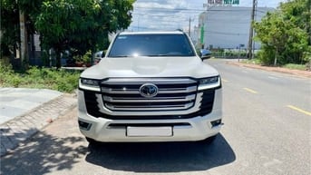 Bán Toyota Land Cruiser LC300 sản xuất 2024, mới 99,99%.