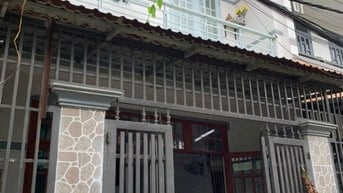 Chính chủ gửi bán gấp nhà 5*12 trệt lầu 2phong 2tolet hẻm 5m giá 1ty86