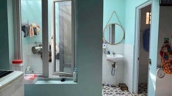BÁN GẤP NHÀ GẦN CHỢ BÌNH CHÁNH, GIÁ 888TR, SỔ HỒNG RIÊNG, HOÀN CÔNG ĐỦ