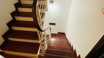 VỀ Ở NGAY! Nhà 5 tầng MỚI TINH, ô tô đậu cửa, nội thất xịn sò – Ngõ 68