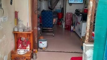 Cần bán nhà gấp cấp 4 hẻm xe hơi 