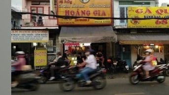 Nhà mặt tiền nguyên căn tiện kinh doanh , showroom mọi ngành nghề 
