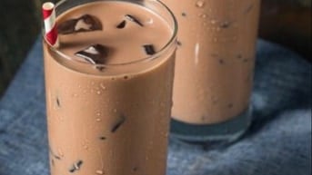 Cần vài bạn phụ bán socola tại quán