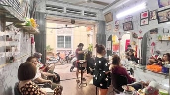 Tuyển thợ nam/nữ phụ gội đầu làm móng phụ tóc nữ tiệm Q.10