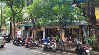Sang nhượng quán cafe, căn góc mặt tiền hơn 20m, giá thuê cực rẻ