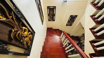 Hoàng Hoa Thám, có nhà bán ô tô tránh, vào nhà, thoáng mát,dân trí cao