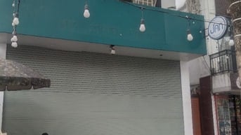 Cho thuê cửa hàng ngã tư NGUYỄN CÔNG TRỨ - LÒ ĐÚC 50m2 mặt tiền 5.6m