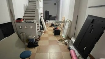 Cho thuê gấp căn nhà 3 tầng 1 tum, 38m2, tại ngõ Quỳnh, làng Quỳnh Lôi