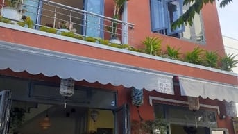 BÁN NHÀ VEN BIỂN SƠN TRÀ, ĐÀ NẴNG, 2 TẦNG 1 TUM, 2 MẶT TIỀN
