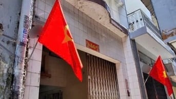 Cách Mặt Tiền Huỳnh Mẩn Đạt 1 Căn Nhà,4 Tầng KD Buôn bán nhộn nhịp 