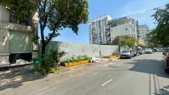 Bánđất MT đườngsố 77 Tân Quy,Q7, mặt sau là sông. DT:34x60m,CN:2.000m2