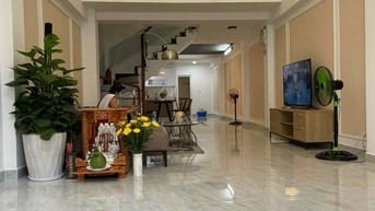 Làm ăn thua lỗ bán nhà 60m2,1T2L,1 tỷ 150 triệu,đoàn văn bơ,p14,Q4