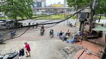 Cần bán nhà tập thể tầng 2 nhìn ra đường Trường Chinh 