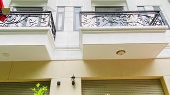Bán nhà đúc 3 lầu thạnh Lộc 26 đường 12m luôn vỉa hè
