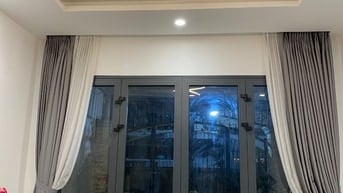 Nhà đẹp sang vô ở liền, có sân sau có hồ cá koi, hẻm xe hơi 