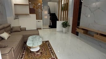 Dương bá trạc P1Q8. 52,7m2.có giếng trời vs ban công