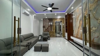 BÁN NHÀ QUẬN CẦU GIẤY - 6 TẦNG - THANG - FULL NỘI THẤT