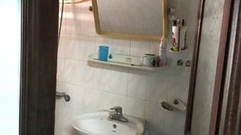 Bán nhà sát mặt phố, ngõ to thoáng