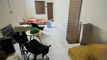 Bán căn hộ tập thể Tầng 2 căn góc DT 50m nhà đẹp ngõ ô tô phố Cầu Giấy