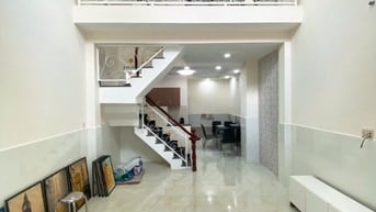 Bán Gấp Nhà 5 Lầu BTCT Hẻm Âu Dương Lân Q8 – Sát Mặt Tiền, Giá 6,9 Tỷ