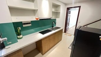 Cho thuê căn Studio, đường phân lô ô tô tránh phố Vạn Bảo