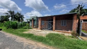 Nhà 9m mặt tiền nhựa, full thổ cư. Sổ hồng riêng. 3xx tr 