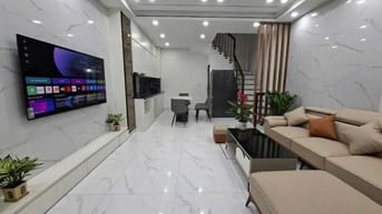 GẦN HỒ ĐÂM HỒNG , 60M RA Ô TÔ TRÁNH, NGÕ NÔNG RỘNG , 38M2 5TẦNG .