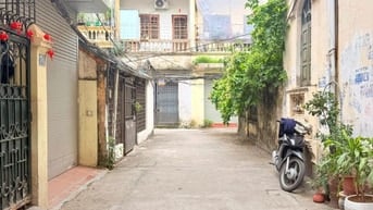 BÁN GẤP nhà mặt ngõ Hoàng Quốc Việt ô tô đỗ cửa, ngõ thông, phân lô 