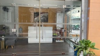 Cho thuê mặt bằng văn phòng Cty ,Góc 2 mặt tiền đường ,đường thông 
