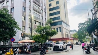 Tập thể Bách Khoa. Tầng 2. Dt 89m. Có 3 ngủ. 2 vs. thoáng vô cùng cực.