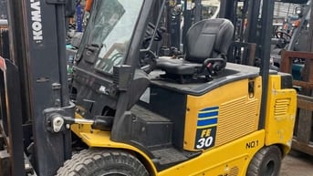 Bán Xe Nâng Điện Ngồi Lái KOMATSU 3 Tấn Nhật Bản